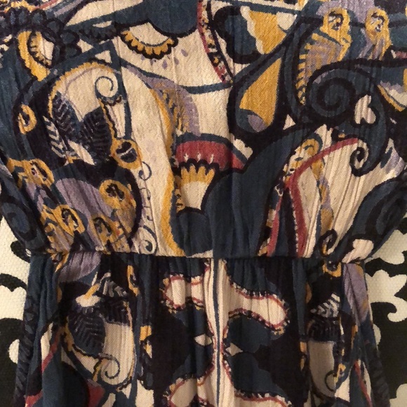 💖Angie Boho asymmetrical sleeveless racer back lace trimmed V-neck top - Picture 4 of 10